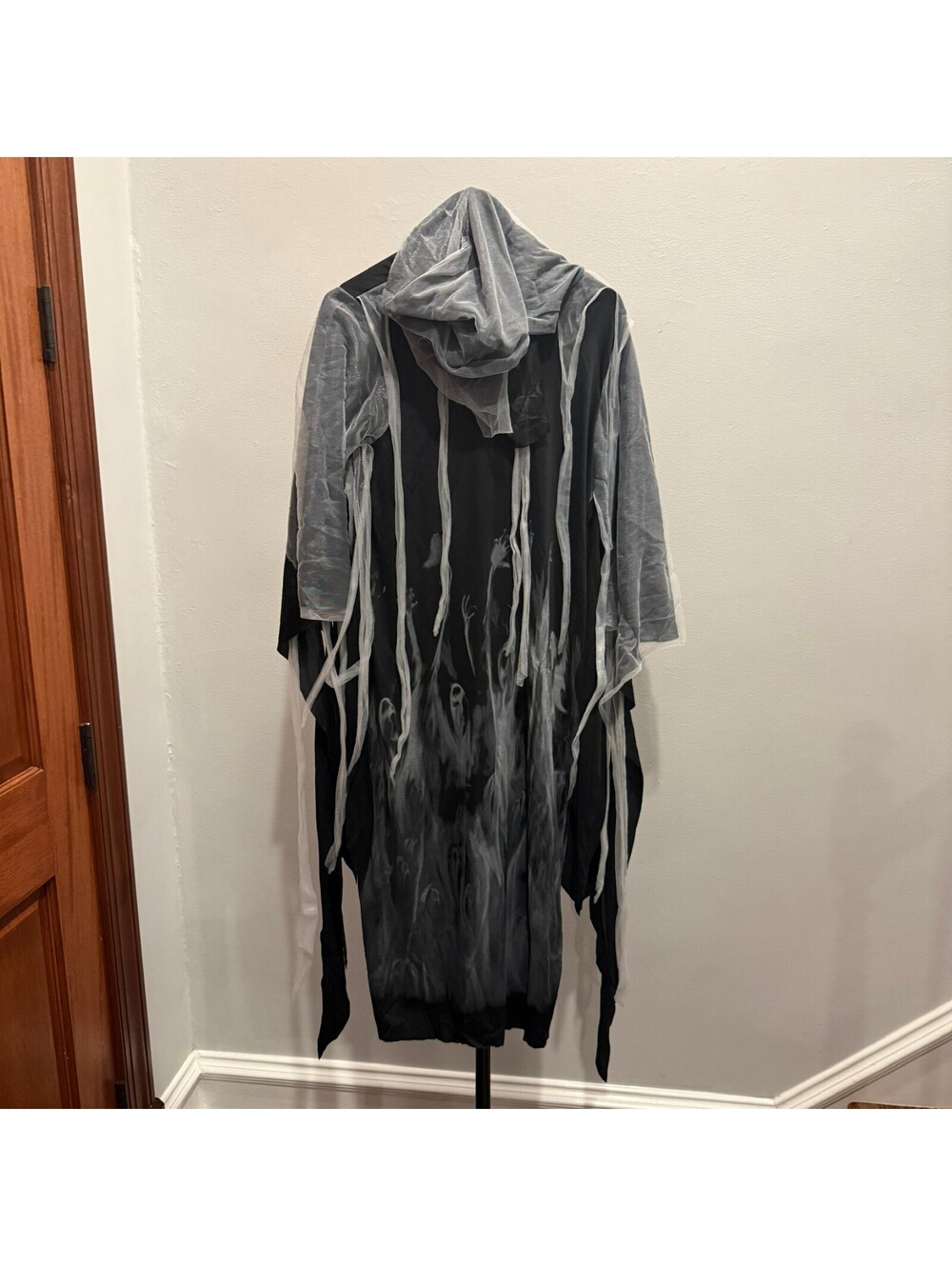 • Adult Grim Reaper Halloween Costume with Skeleton Sin Scythe Prop - Size S